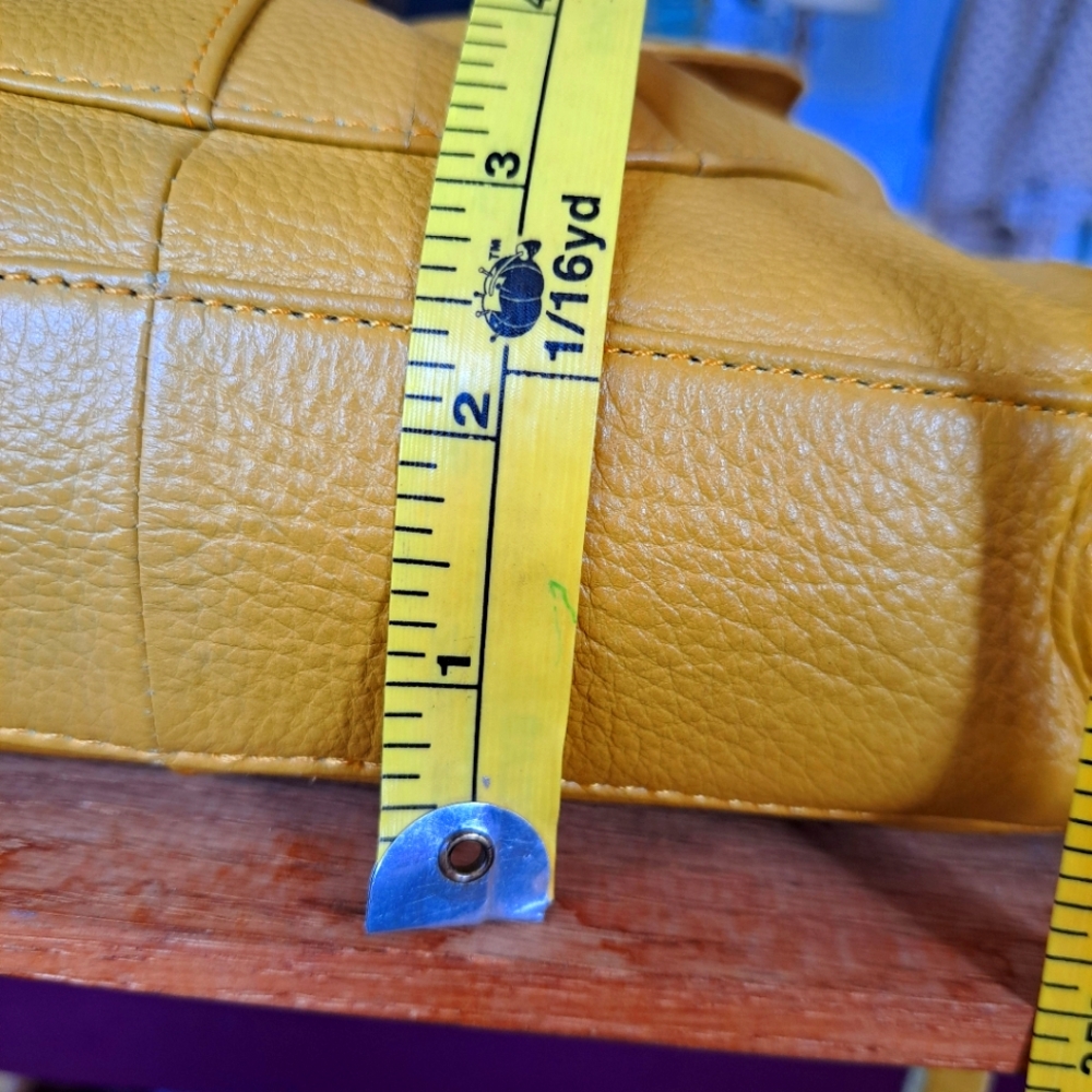 Marco Avane Shoulder Bag. Tan Yellow Leather. - Picture 14 of 15